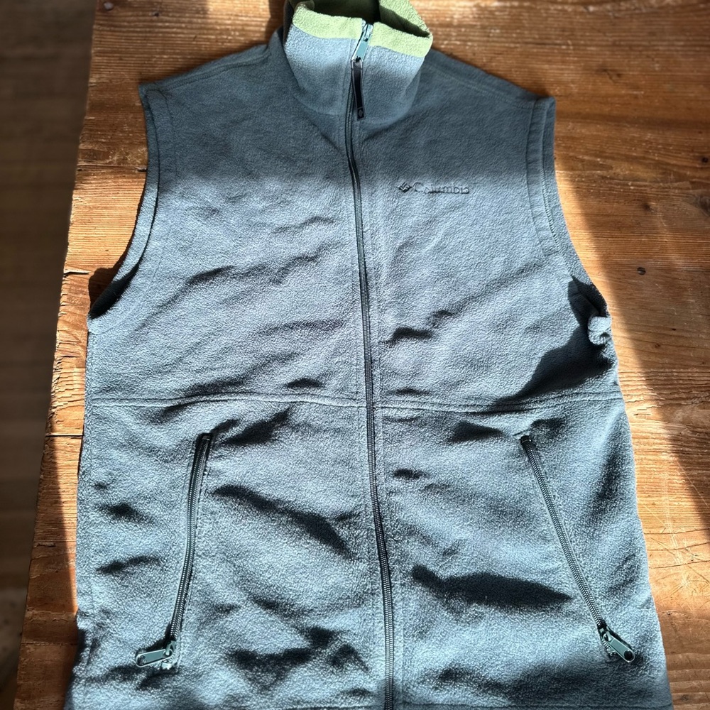 Light Green Men’s Columbia Vest (Small)